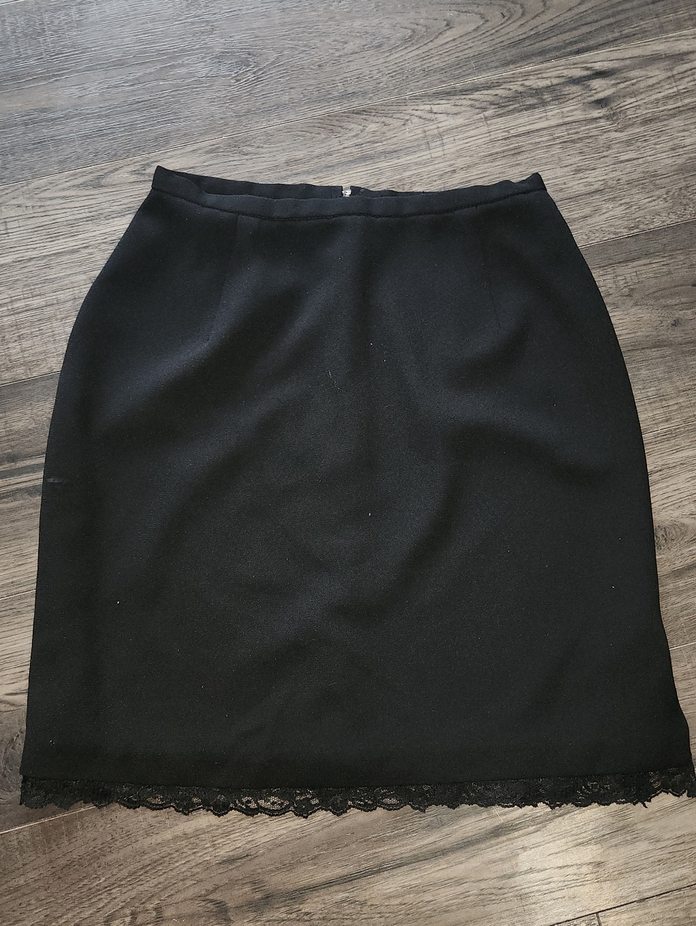 Classic Black Lace-Hem Pencil Skirt